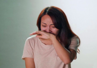 父母能在孩子面前表達(dá)脆弱嗎 如何看待情緒教育問題