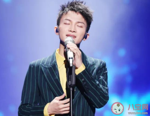 周深《我是你的誰》歌詞是什么 我是你的誰完整版歌詞在線聽歌