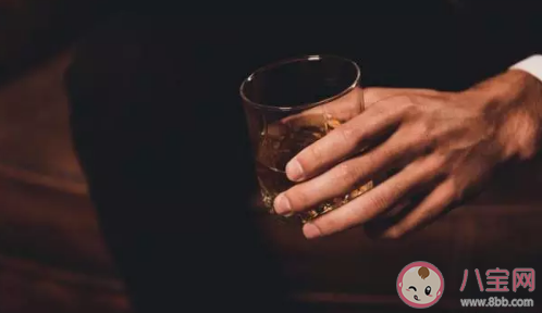 下了藥的酒是什么樣的 酒里被下藥是什么反應