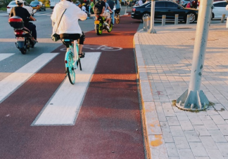關于一個人騎車的心情說說 夜晚一個人騎車感言感慨文案