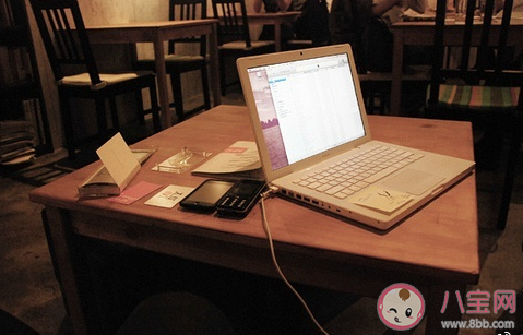 一個人去圖書館的心情說說 一個人坐在圖書館的感受感慨