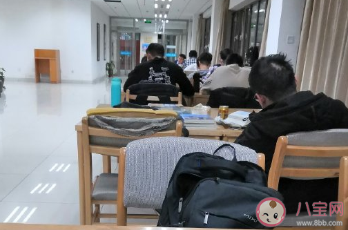 一個人去圖書館的心情說說 一個人坐在圖書館的感受感慨