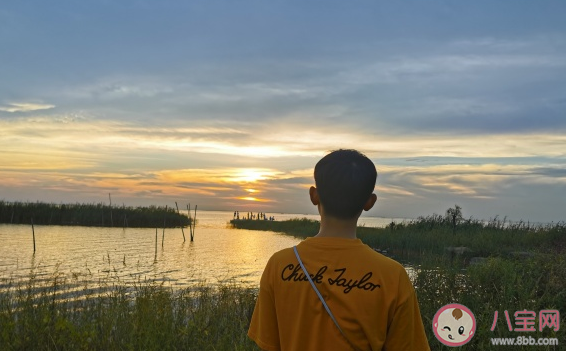 和好朋友一起看夕陽心情說說 看夕陽曬朋友圈正能量句子 和好朋友一起看夕陽心情說說 看夕陽曬朋友圈正能量句子