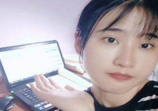 一個人看書的心情短語 一個人看書的精美文藝圖片句子