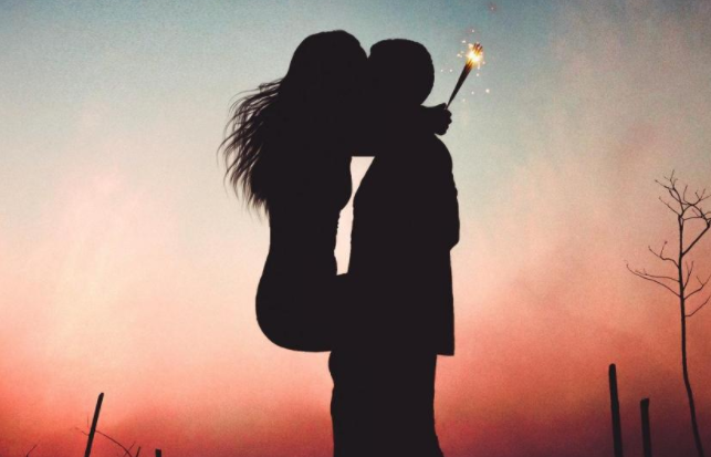 撩女朋友的情話對話短句一對一文案  對女朋友說的肉麻甜言蜜語對話