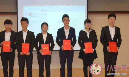 大學(xué)期間當(dāng)哪個(gè)班干部更好 大學(xué)班委各個(gè)職位利弊