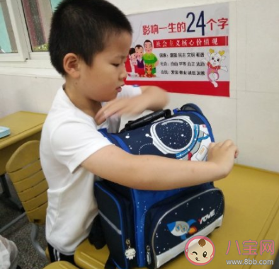 兒子上小學第一天家長感慨朋友圈 兒子小學開學第一天上學的感言句子