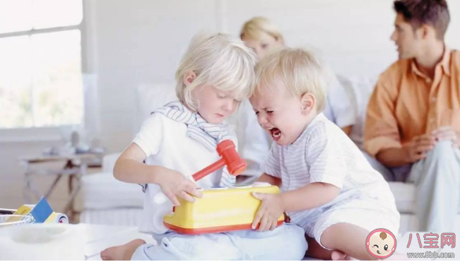 孩子間起沖突家長應該介入嗎 孩子間發生矛盾沖突應該怎么做