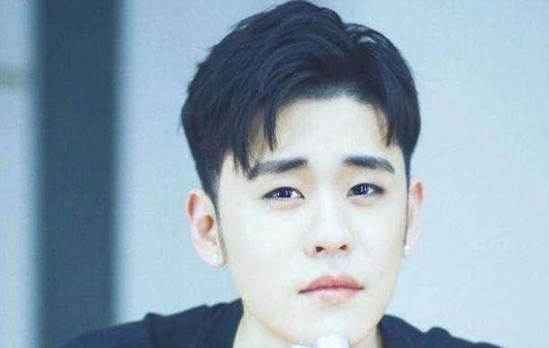 德云斗笑社為什么沒(méi)有張?jiān)评讞罹爬?張?jiān)评讻](méi)參演德云斗笑社的原因是什么