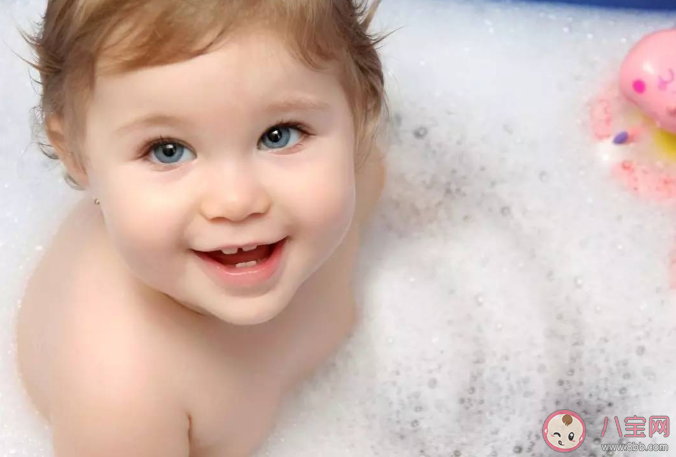 幾歲是孩子洗澡性教育時機(jī) 孩子洗澡家長怎么進(jìn)行性教育