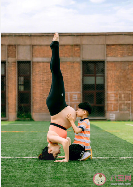 劉璇曬孕肚倒立照 孕婦倒立對(duì)胎兒有影響嗎