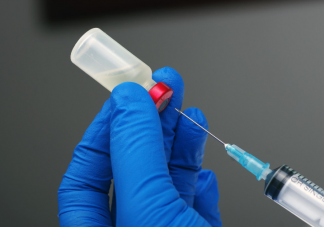 今年冬天新冠流感會重疊雙流行嗎 新版流感疫苗接種指南哪些人優先接種