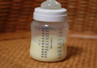 導(dǎo)致奶粉沖調(diào)后分層的原因有哪些 奶粉沖調(diào)后分層是怎么回事