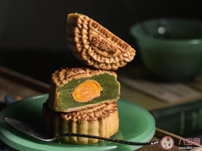 南方人吃月餅vs北方人吃月餅有什么區別 南方人吃月餅和北方人吃月餅有什么不一樣