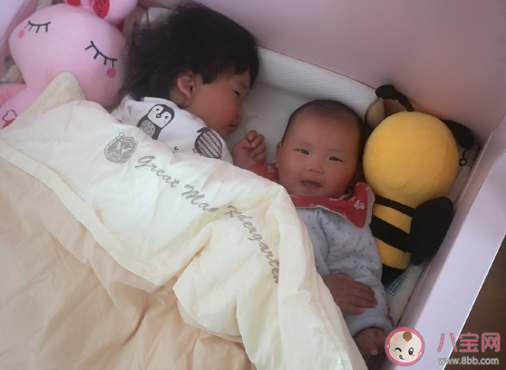 女兒分床成功的說說感言句子 寶貝女兒第一天分床睡朋友圈說說