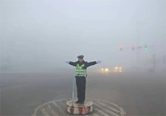 大霧天出行溫馨提示語微信說說 大霧天出行注意安全的暖心句子