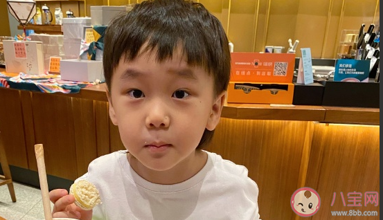 兒子陪我逛街的心情說說 和兒子逛街發朋友圈的句子