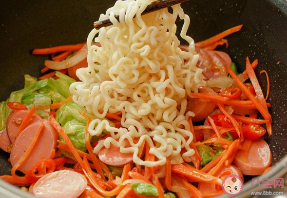 趙露思秋天的第一頓方便面怎么做 方便面蘸冰淇淋真的好吃嗎 趙露思秋天的第一頓方便面怎么做 方便面蘸冰淇淋真的好吃嗎