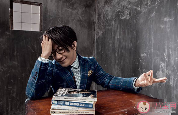 劉謙把碎紙條變成面條吃掉了是怎么回事 他吃的是真的面條嗎