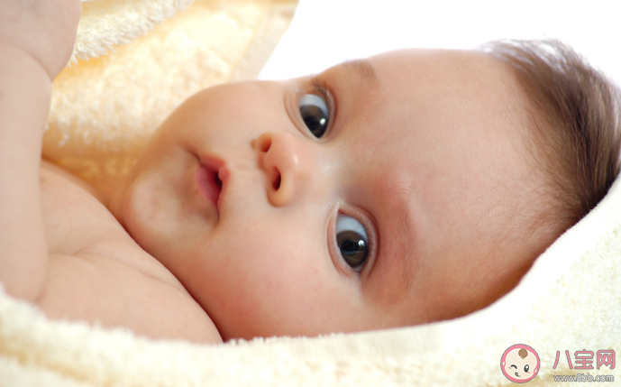 嬰幼兒是耐寒還是耐熱 秋冬該怎么給孩子穿衣服正確