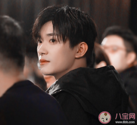 易烊千璽《1起挺你》歌詞是什么 《1起挺你》完整版歌詞在線聽歌