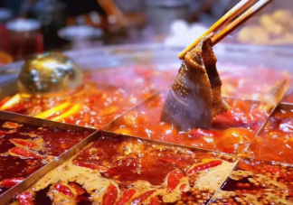 冬天和火鍋更配的朋友圈文案 冬天和火鍋更配發(fā)朋友圈文案句子