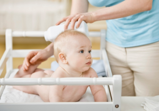 如何教會(huì)小朋友自己擦屁股 家長(zhǎng)應(yīng)該如何培養(yǎng)孩子的自理能力