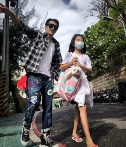 曹格女兒10歲腿長多少 怎么讓孩子腿又細又長 曹格女兒10歲腿長多少 怎么讓孩子腿又細又長