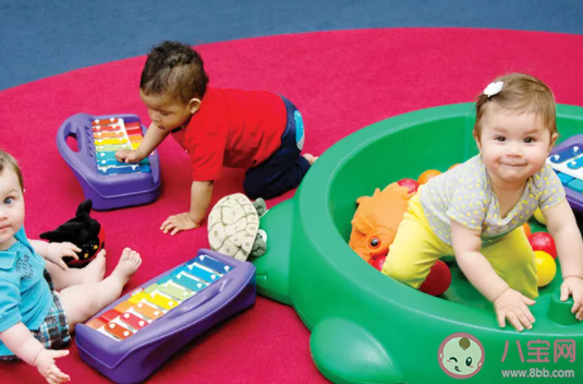 父母有必要跟嬰兒聊天嗎 經(jīng)常陪嬰兒聊天的好處