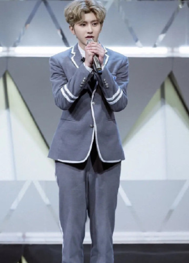 華彩少年制服是怎樣的 選秀制服哪個最好看