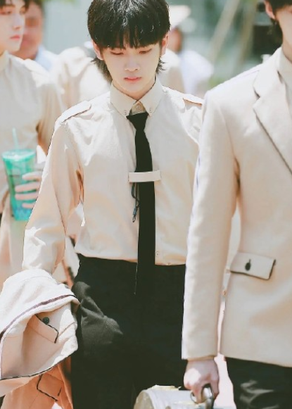 華彩少年制服是怎樣的 選秀制服哪個最好看