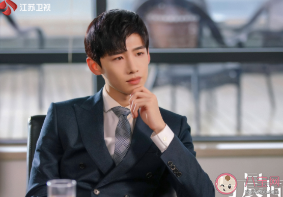 《與晨同光》初晨和李洛書是同一個人嗎 李洛書為什么變成初晨了