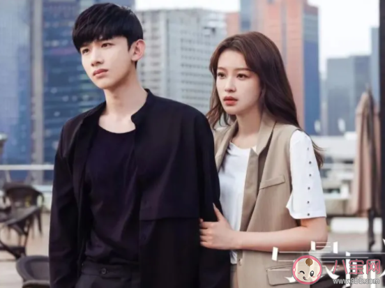 《與晨同光》初晨和李洛書是同一個人嗎 李洛書為什么變成初晨了