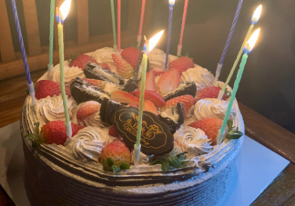 自己又老一歲了心情短語說說 又老一歲了生日快樂配圖文案