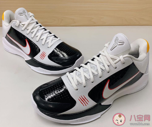 科比為什么那么喜歡小龍 科比李小龍球鞋多少錢 科比為什么那么喜歡小龍 科比李小龍球鞋多少錢