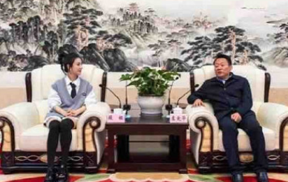 薇婭坐姿為什么引發爭議 蹺二郎腿就是不禮貌嗎