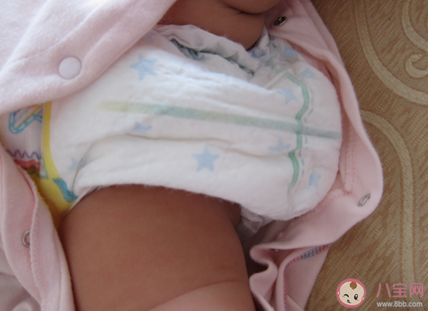 半夜寶寶紙尿褲鼓鼓的要換嗎 寶寶夜醒之后是先喂奶還是換尿不濕