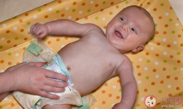 半夜寶寶紙尿褲鼓鼓的要換嗎 寶寶夜醒之后是先喂奶還是換尿不濕