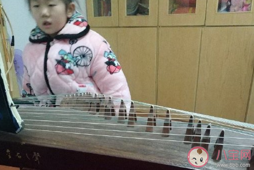 女兒彈古箏發(fā)朋友圈語(yǔ)錄 女兒彈古箏的心情說說