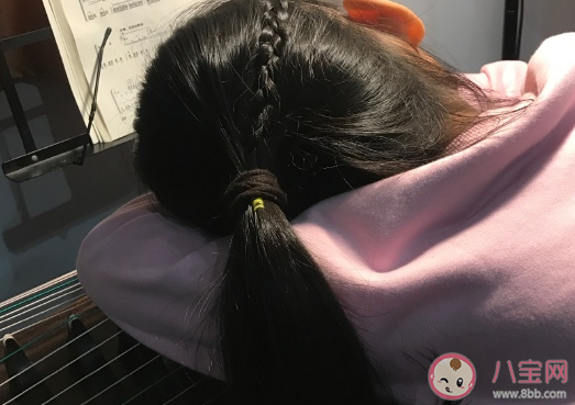 女兒彈古箏發(fā)朋友圈語(yǔ)錄 女兒彈古箏的心情說說