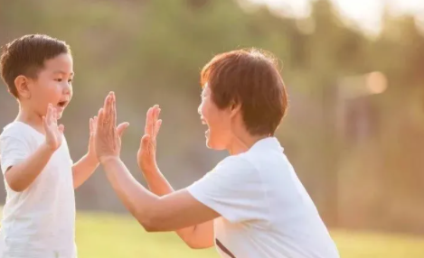 劉詩(shī)詩(shī)稱兒子性格很熱情 怎么讓孩子性格開(kāi)朗