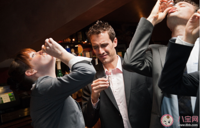 千萬不要勸哪些人喝酒 職場中的酒桌文化意味著什么