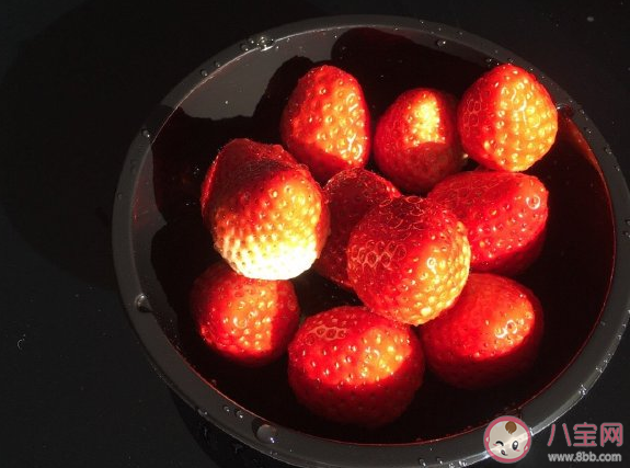 2020關于冬天吃草莓的心情文案說說 吃到草莓的唯美簡短句子