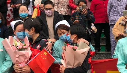 2020那些難忘的擁抱瞬間 哪些擁抱讓你記憶深刻