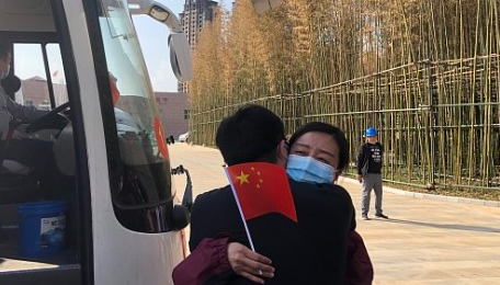 2020那些難忘的擁抱瞬間 哪些擁抱讓你記憶深刻 2020那些難忘的擁抱瞬間 哪些擁抱讓你記憶深刻