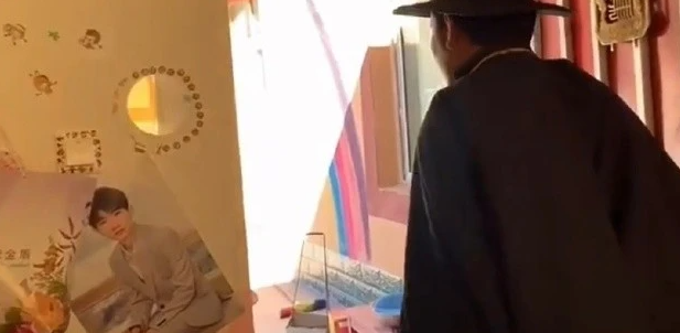 丁真村里的幼兒園貼滿了王源海報是真的嗎 丁真會走TFBOYS的養成系路線嗎