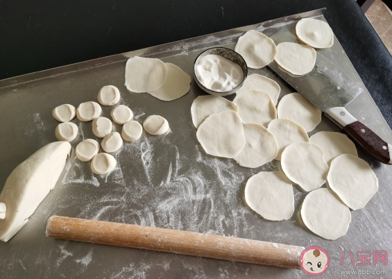 兒子第一次包餃子朋友圈怎么發 兒子第一次包餃子心情感慨