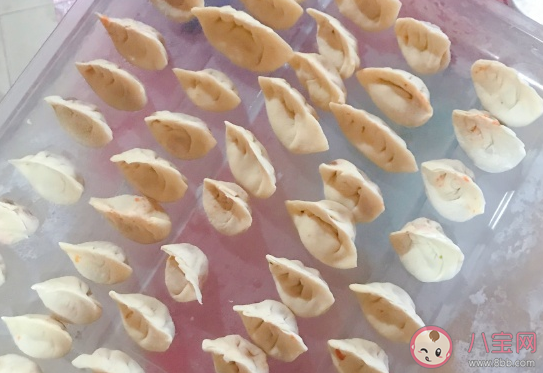 兒子第一次包餃子朋友圈怎么發 兒子第一次包餃子心情感慨