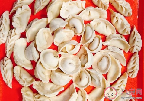 女兒包餃子發朋友圈配字句子 夸女兒包的餃子文案說說