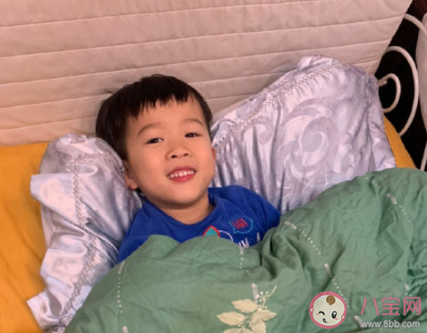 兒子到了分床期不想自己睡怎么辦 孩子幾歲分床睡比較好